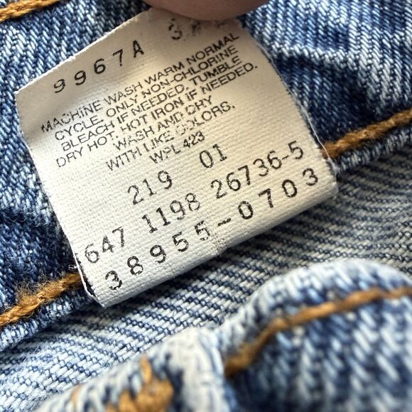 Vtg LEVI'S High Rise Jean Shorts Sz 27 ( 6 Reg ) Medium Wash Y2K Mom Jorts Blue - Picture 7 of 7